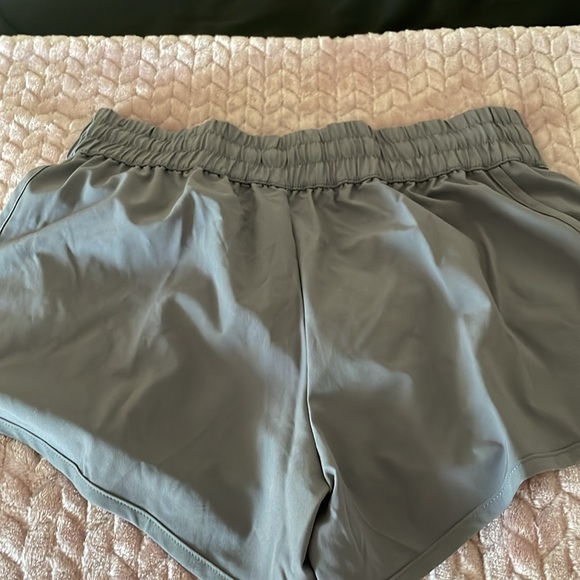 Shorts - Picture 3 of 4